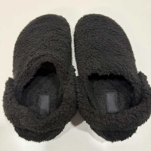 Crocs Classic Cozzzy Slippers - Picture 6 of 11